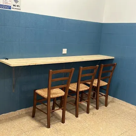 Hostel Unique 100 Meters From Larnaca