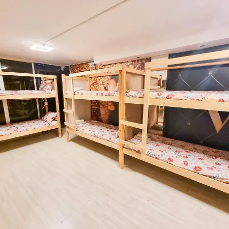 Hostel Unique 100 Meters From